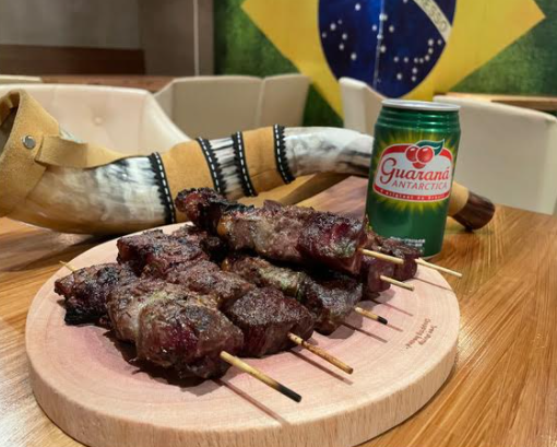 ブラジル バー&グリルの牛肉の串焼き